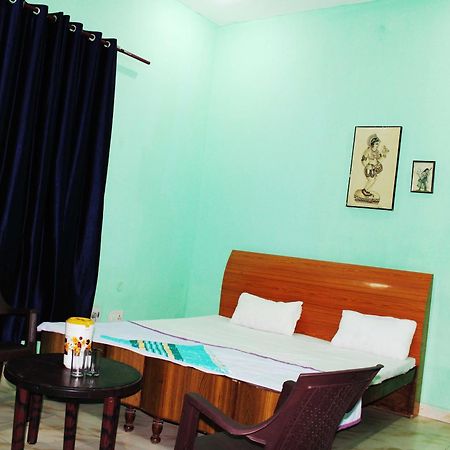 SPOT ON 93693 Hotel Gracious Inn Lucknow Exterior foto