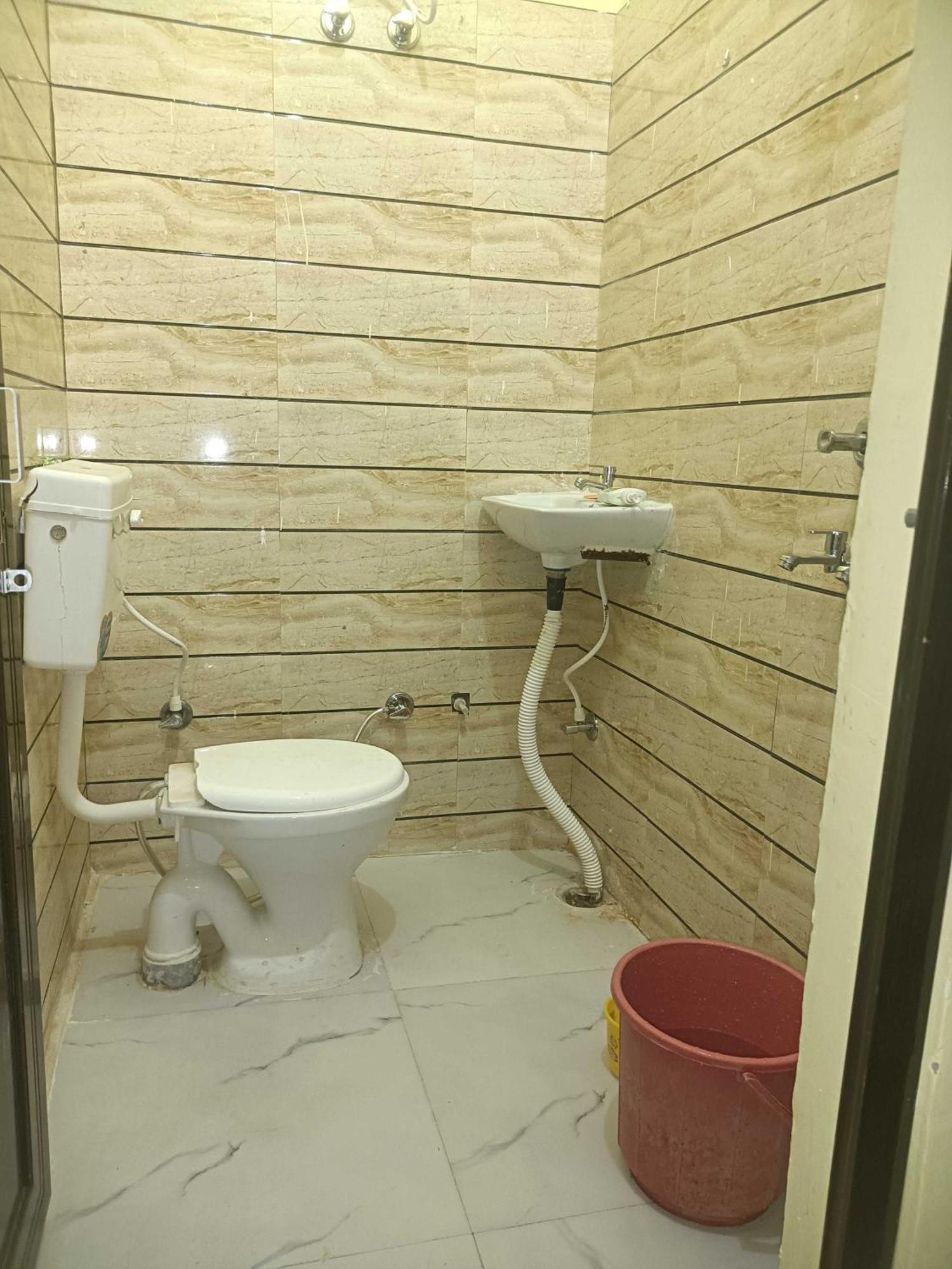 SPOT ON 93693 Hotel Gracious Inn Lucknow Exterior foto