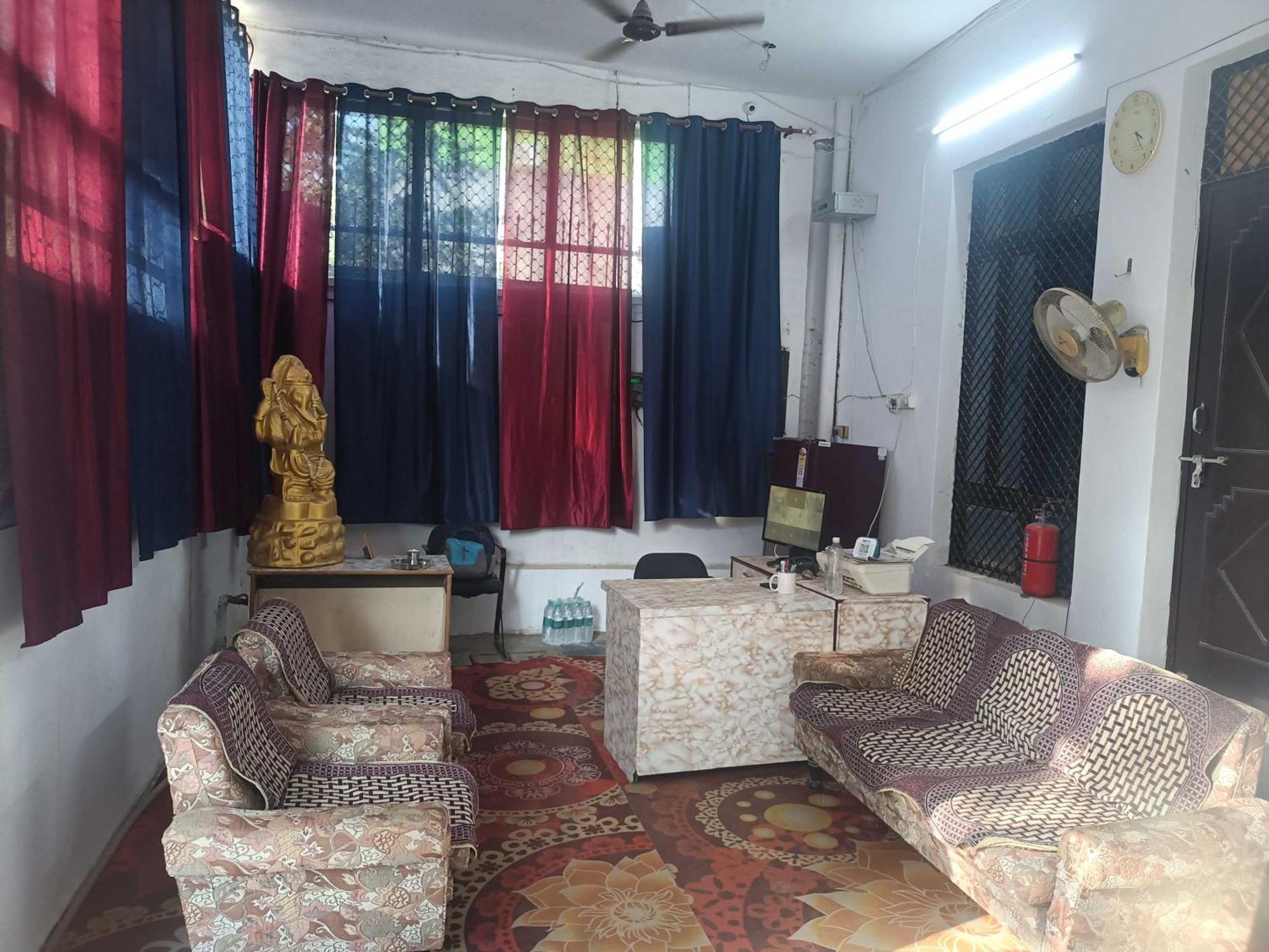 SPOT ON 93693 Hotel Gracious Inn Lucknow Exterior foto