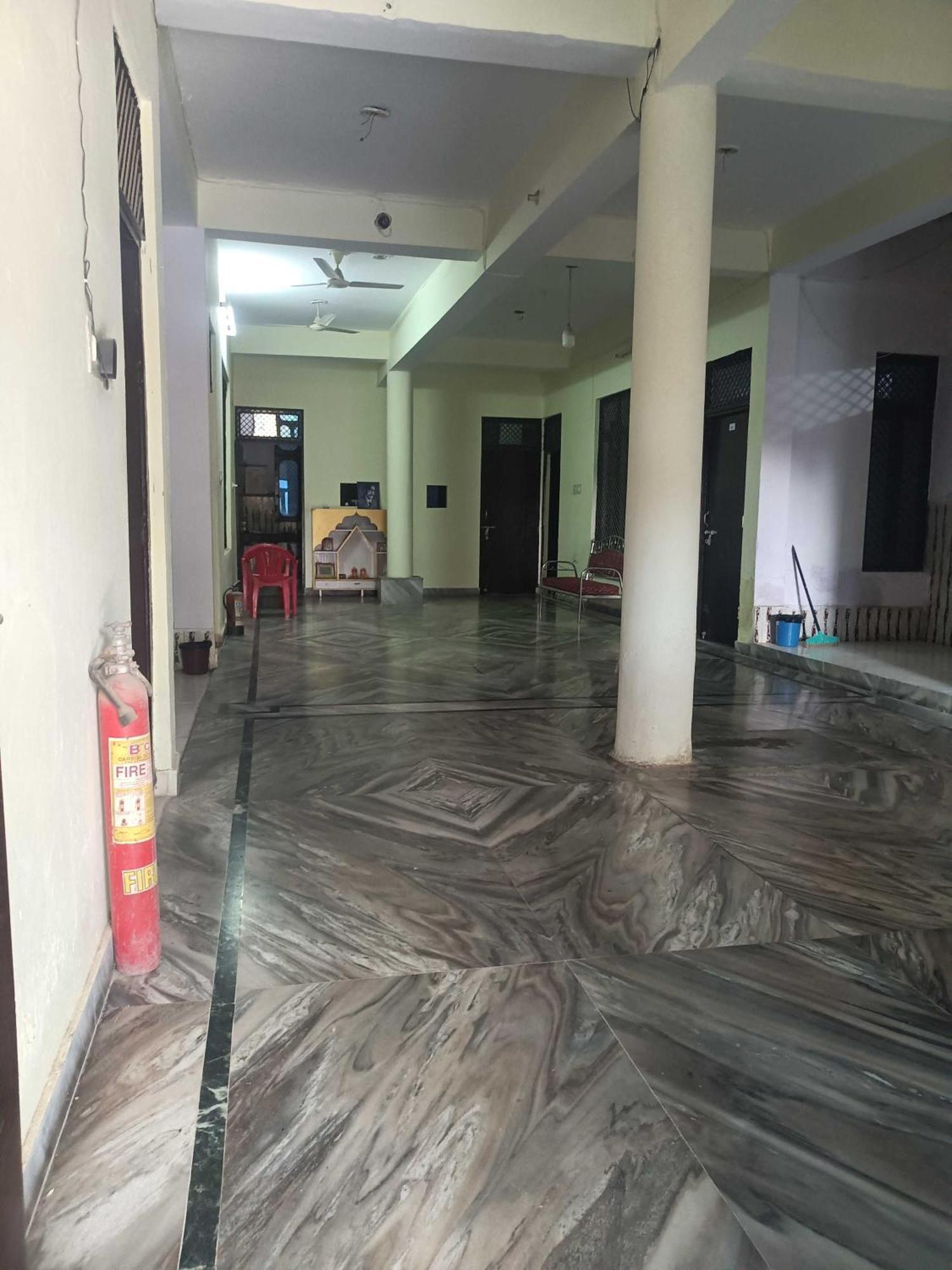 SPOT ON 93693 Hotel Gracious Inn Lucknow Exterior foto